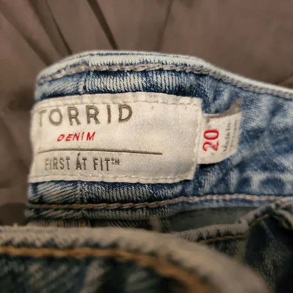 TORRID DISTRESSED SHORTS - 3 PAIR SET - Picture 3 of 3